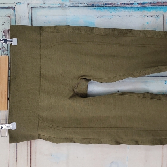 Zyia Active Cropped Army Green Leggings - Picture 2 of 6